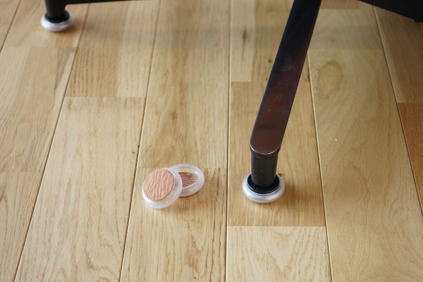 圧着されたフェルトはずれることがない