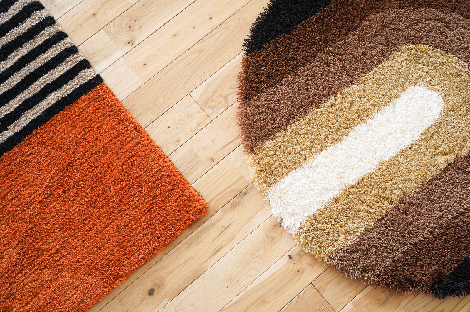 四角いラグと丸いラグ