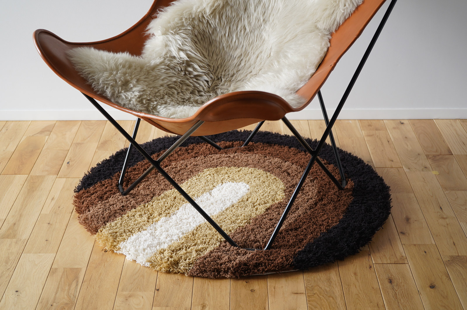 BKFチェアの足元に