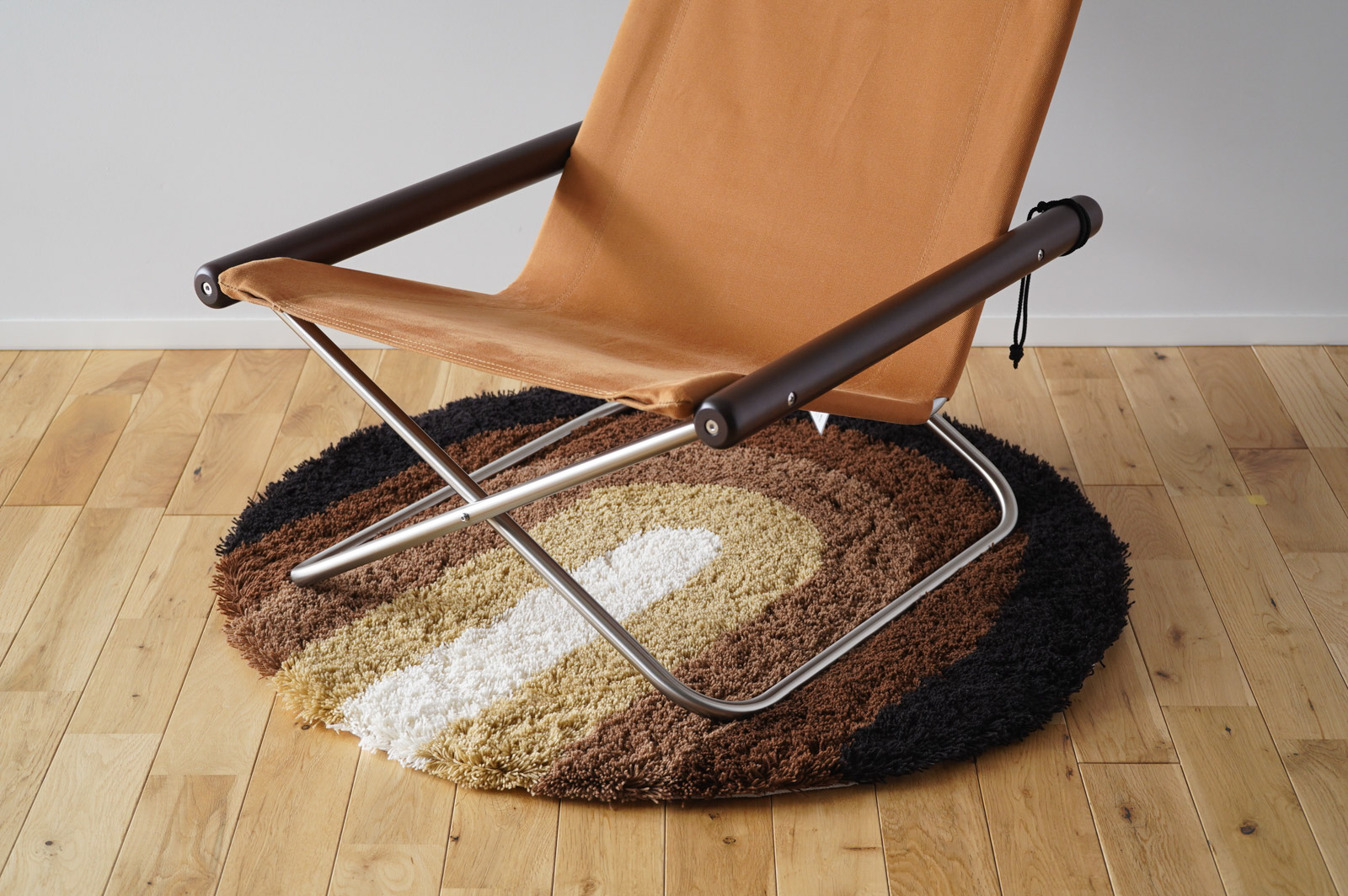 ニーチェアXの足元に