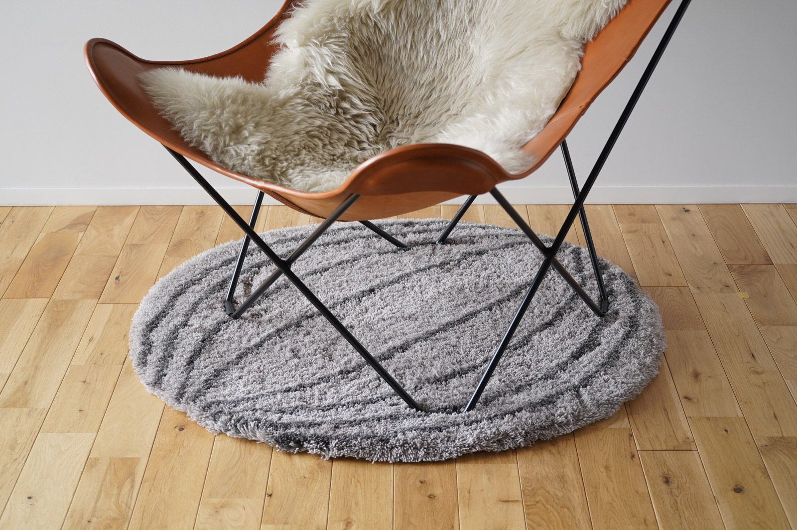 BKFチェアの足元に