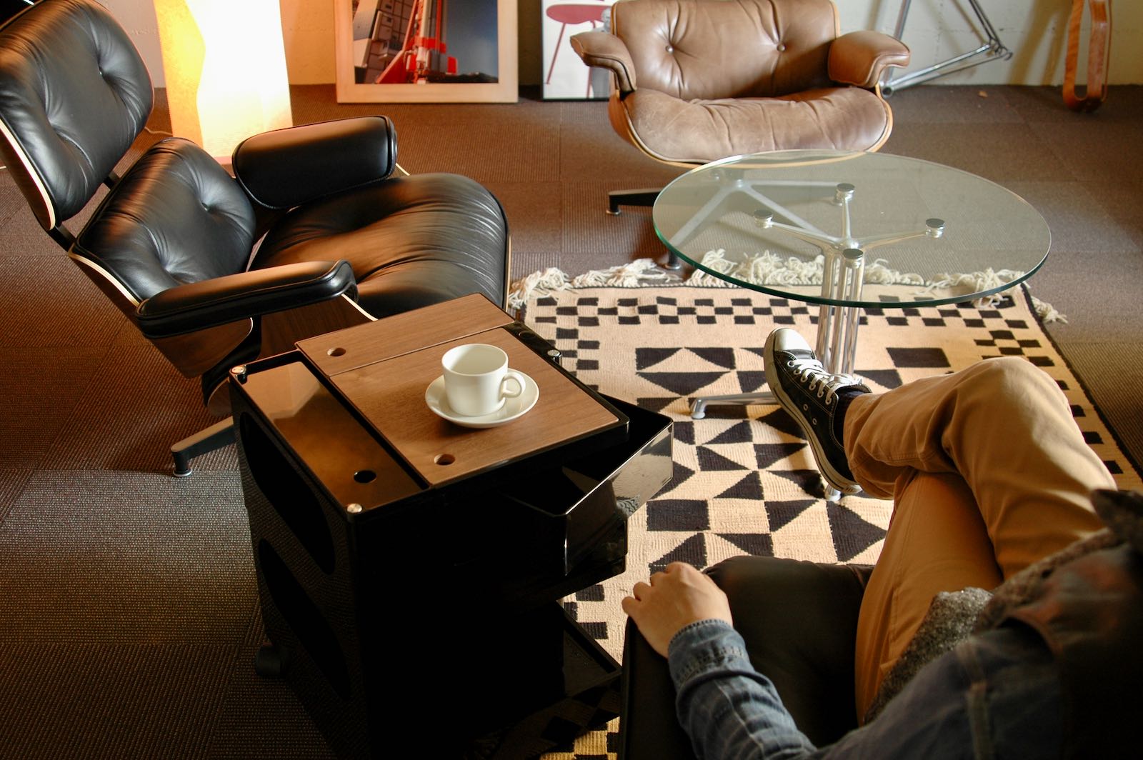 ２段はサイドテーブル兼収納