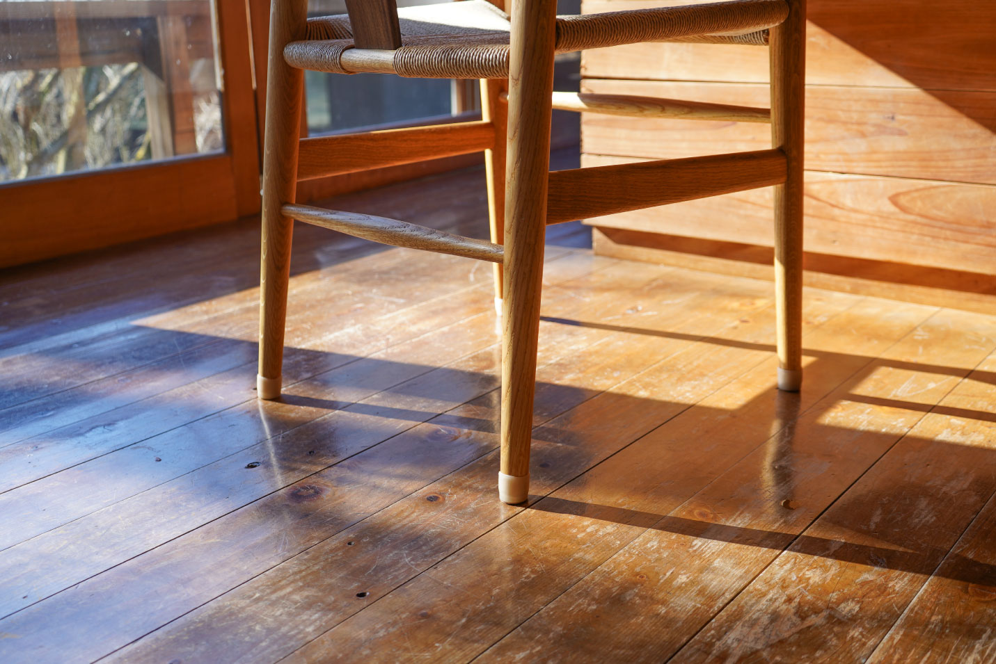 片手で楽にチェアを動かすことができます