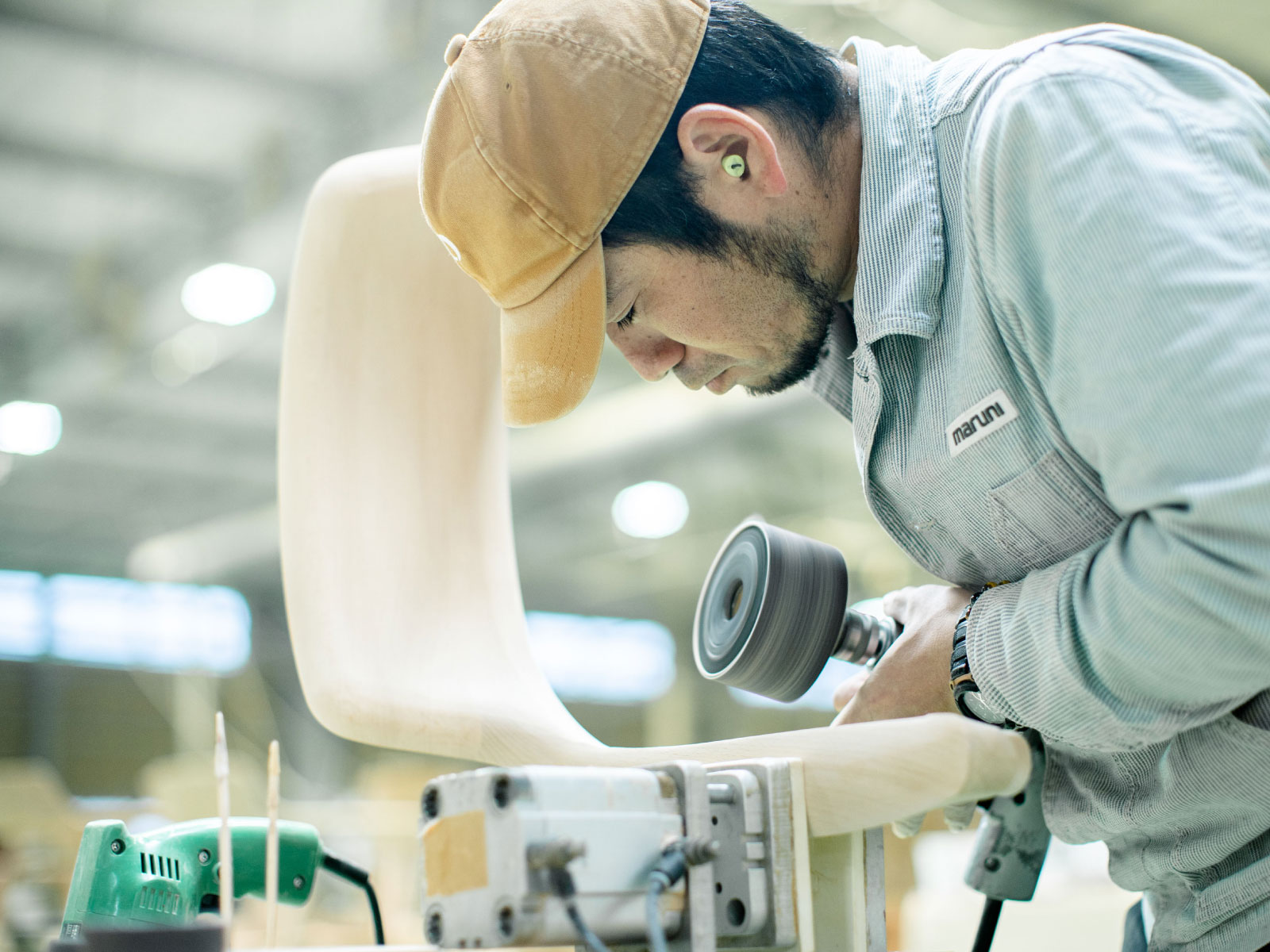 マルニ木工 職人の手作業