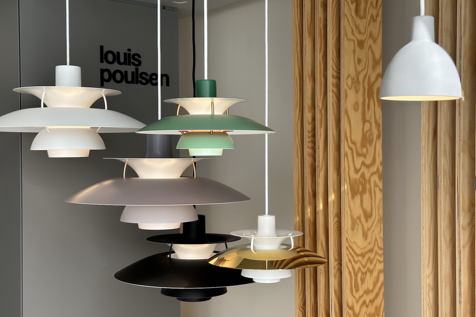 louispoulsen（ルイスポールセン）各店舗の展示状況