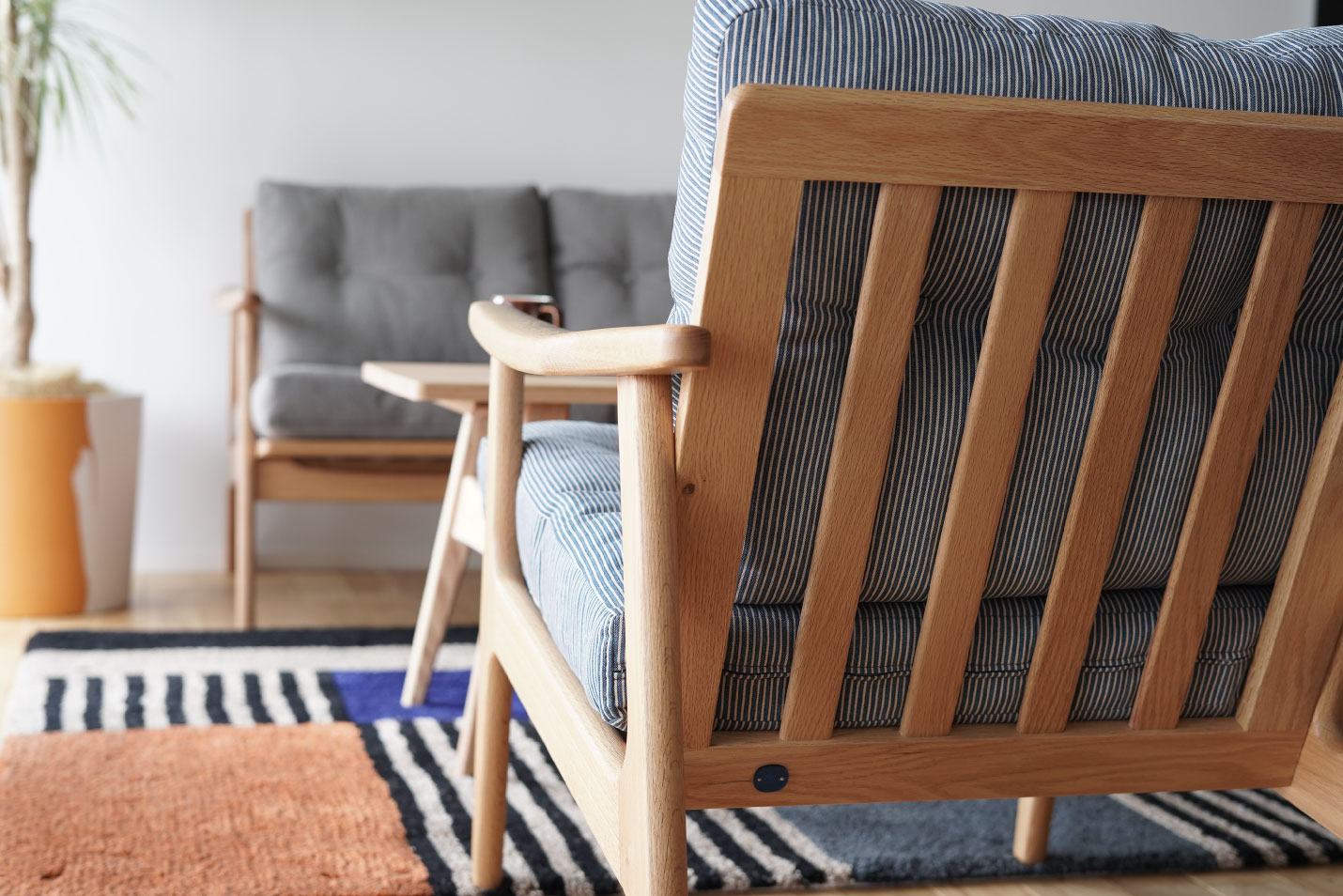 木材にこだわりを持つマルニ木工がつくるソファ