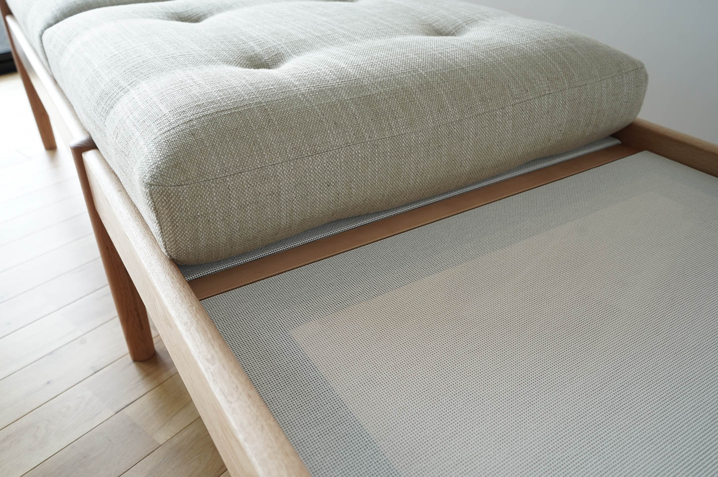 マルニ60+ オークフレームベンチソファ シートの厚み