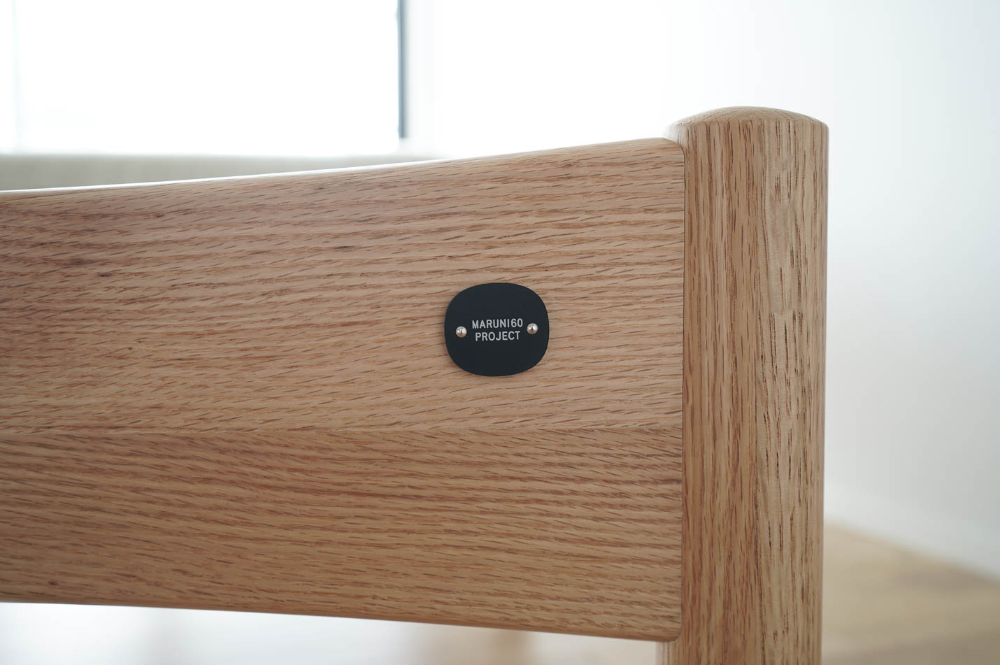 マルニ60+ オークフレームベンチソファ プレート