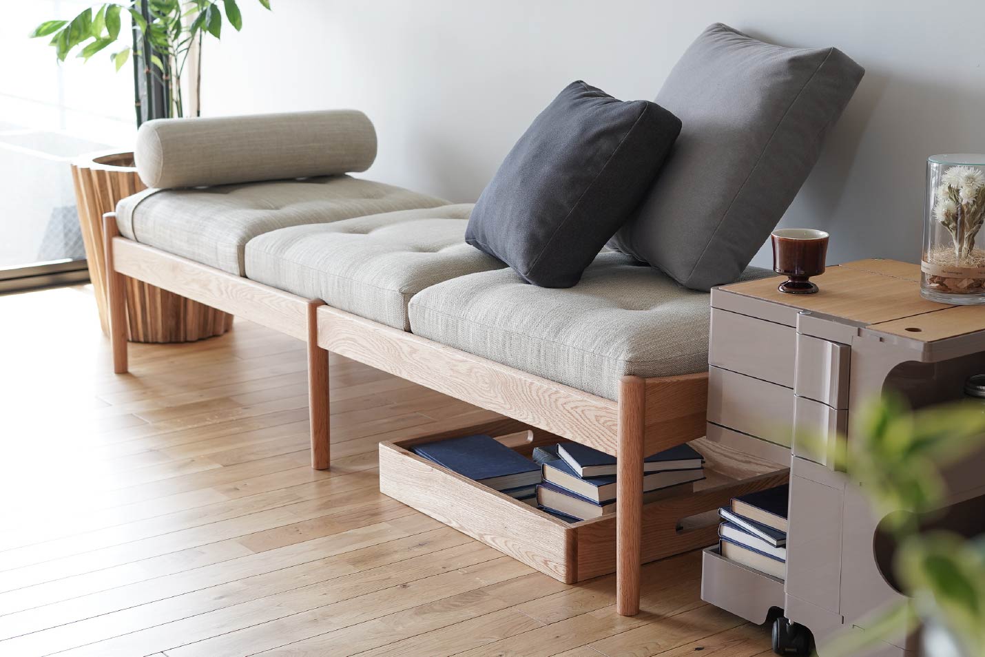 マルニ60 ベンチソファとトレイ