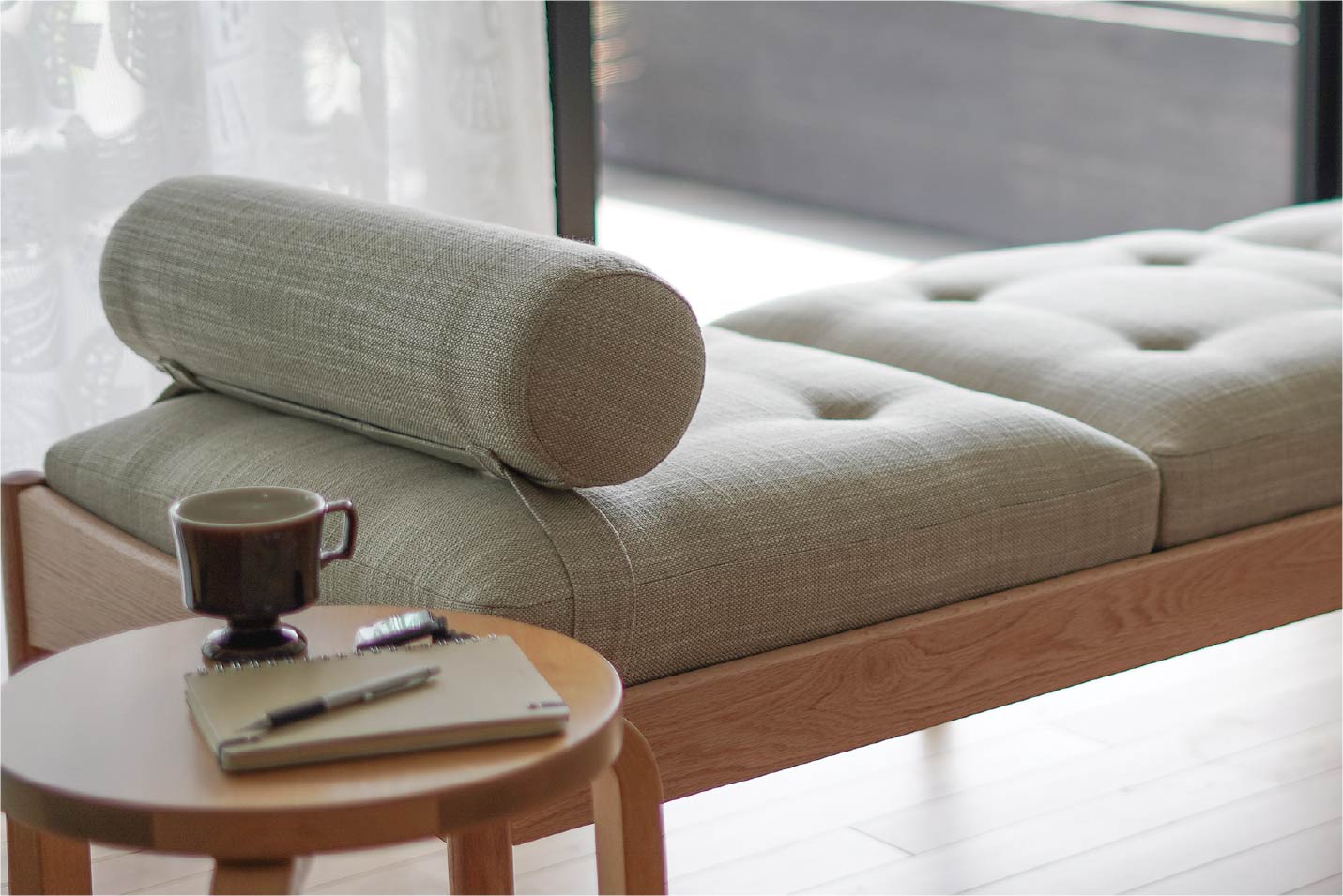 マルニ60 ベンチソファとトレイ