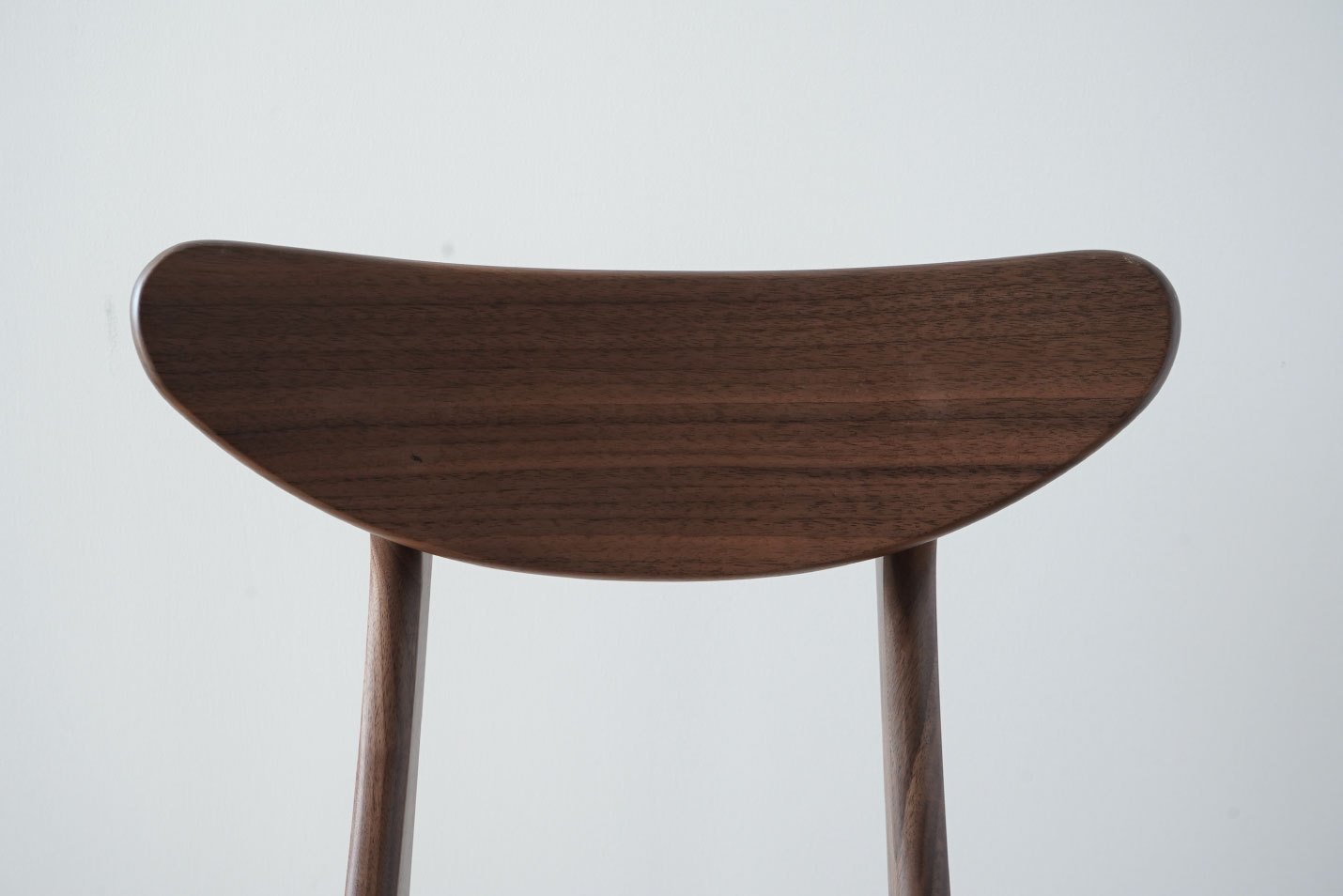 マルニ60 ウォルナットフレーム デルタチェアの背もたれ