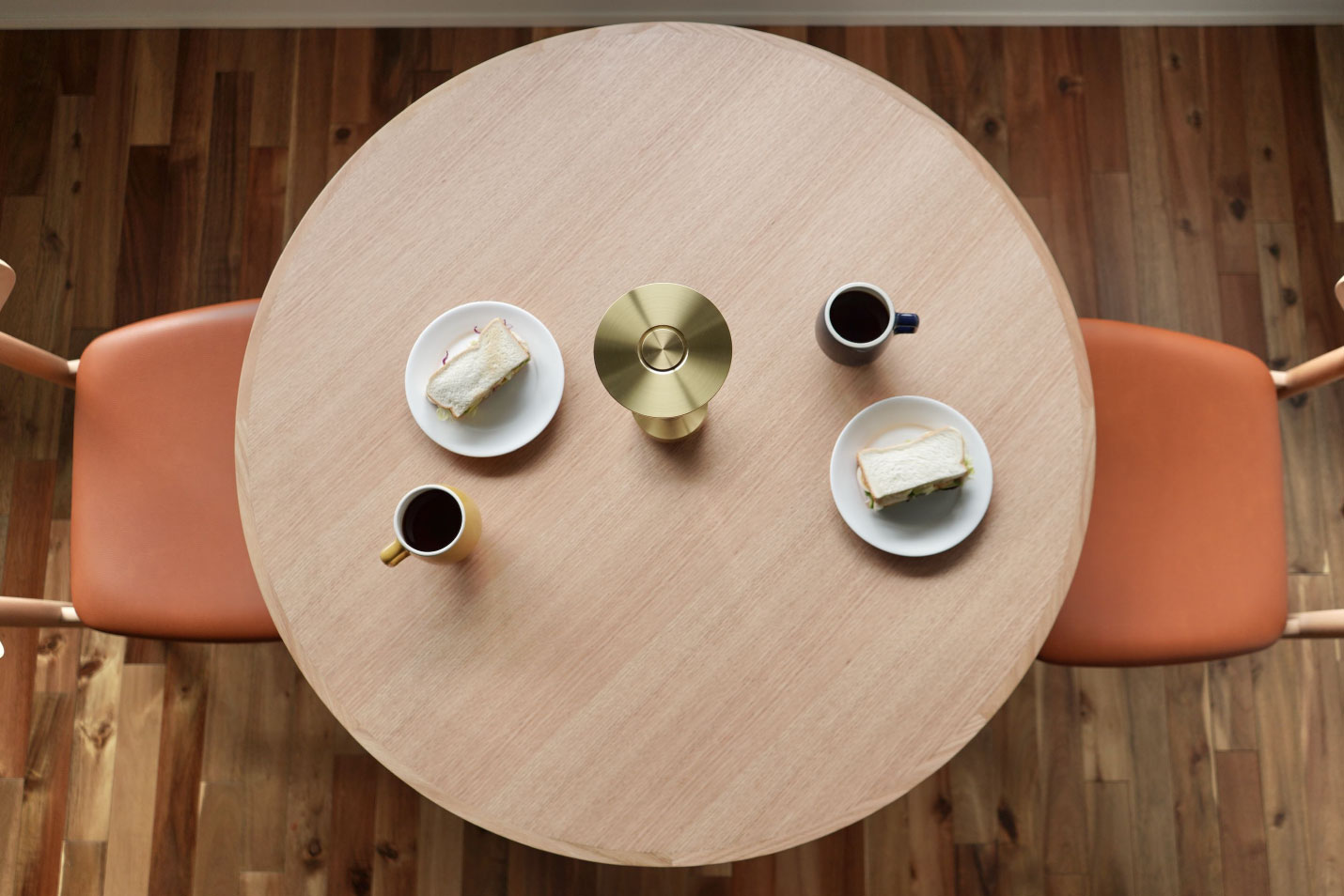 マルニ60 ラウンドテーブル100の天面