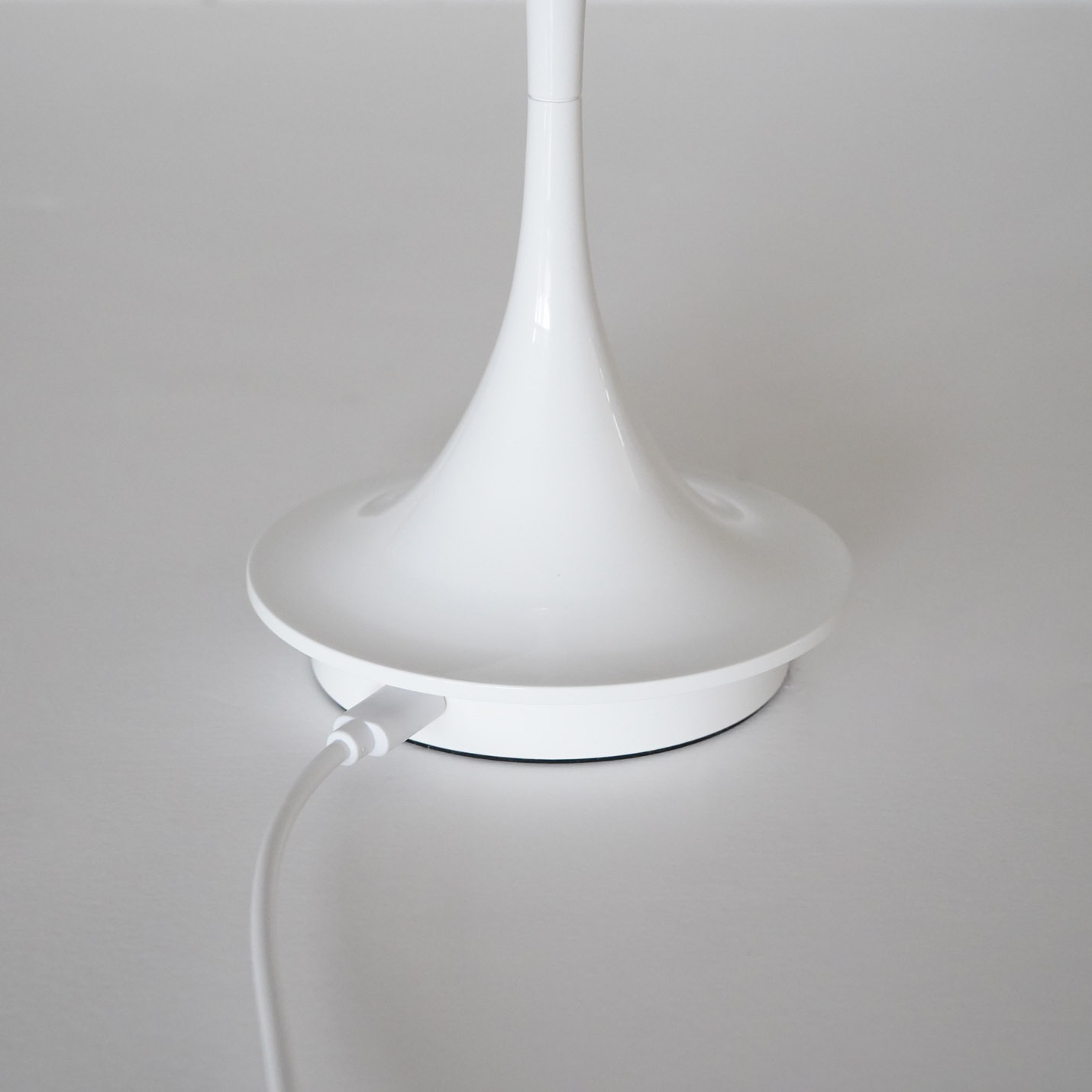 ルイスポールセン（Louis Poulsen）パンテラ160ポータブルの充電