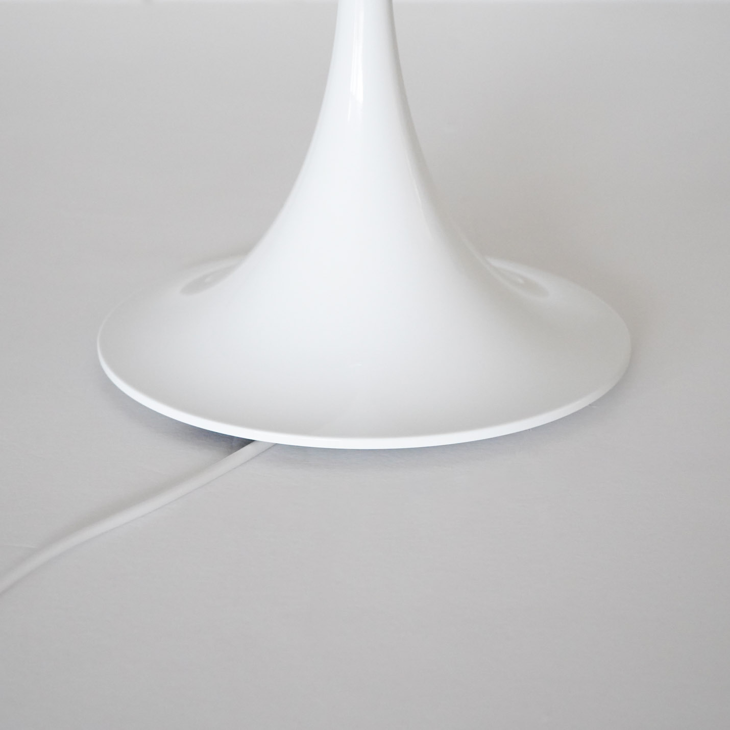 ルイスポールセン（Louis Poulsen）パンテラ 250 ポータブル / オパール・ホワイト