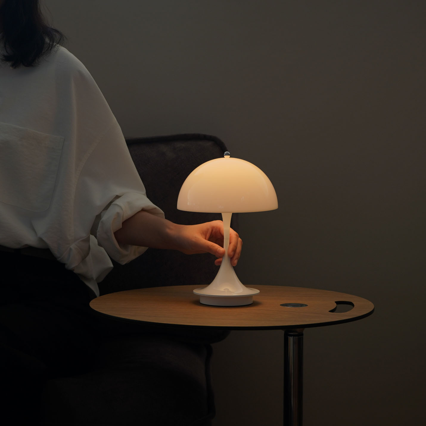 ルイスポールセン（Louis Poulsen）パンテラ160ポータブルの明るさ