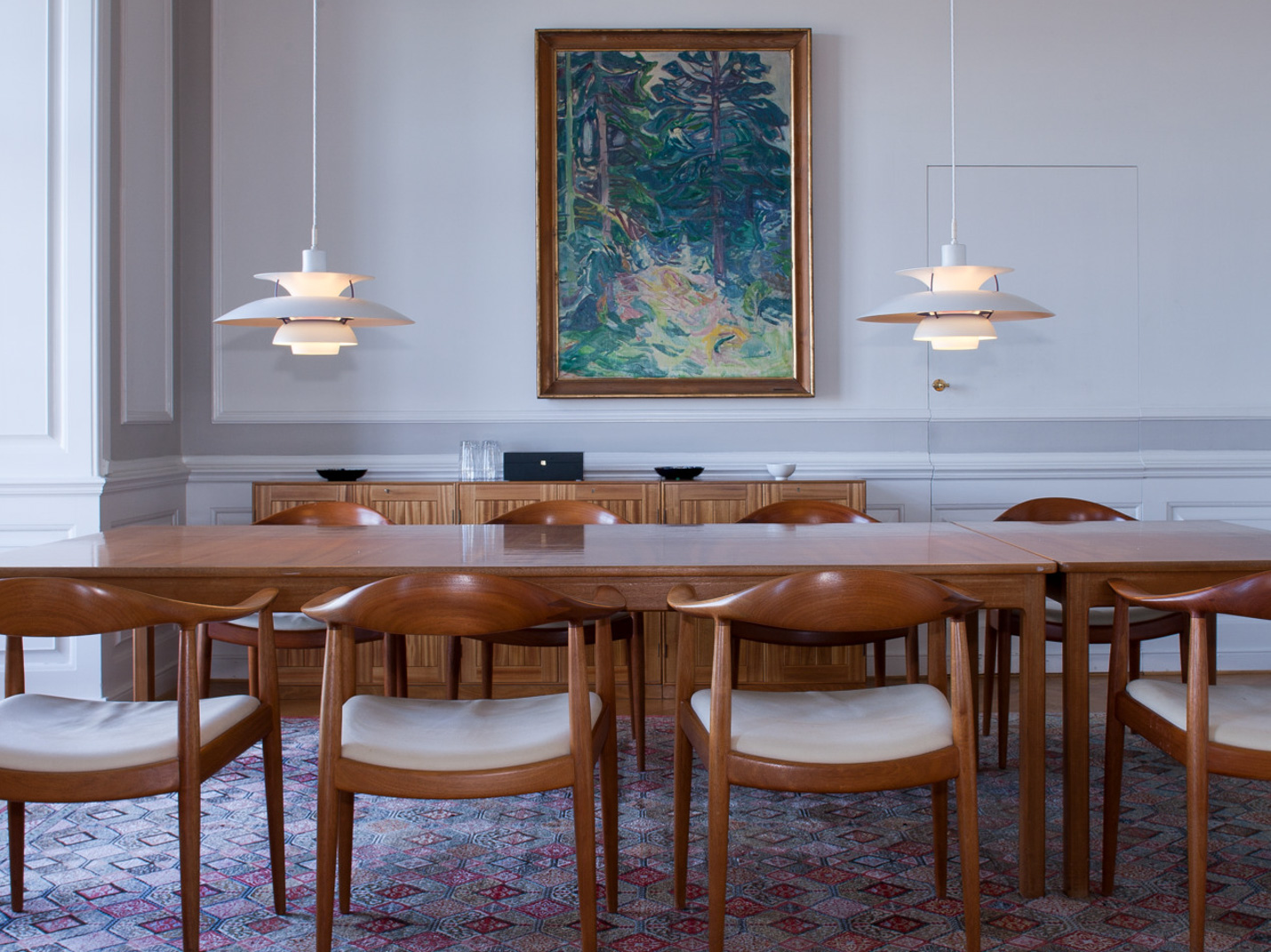 ルイスポールセン（Louis Poulsen）ペンダントライトPH5クラシック・ホワイトがある暮らし