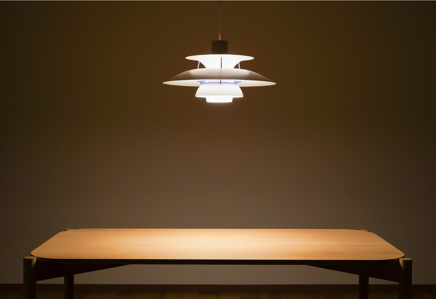 ルイスポールセン（Louis Poulsen）ペンダントライトPH5の電球の光