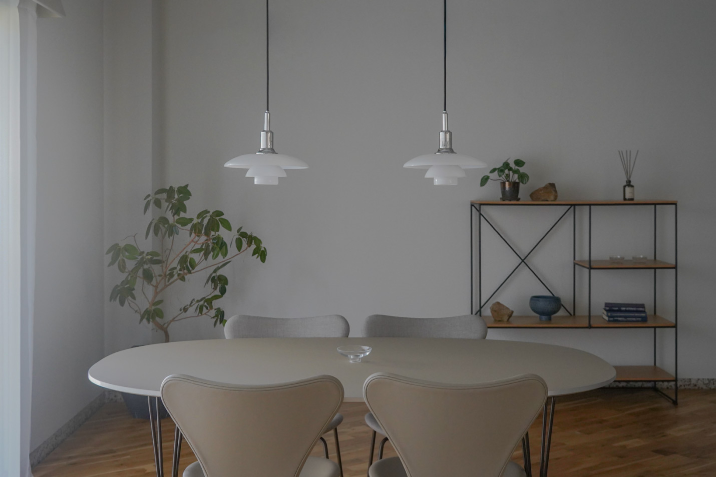 ルイスポールセン（Louis Poulsen） PH3/2ペンダント シルヴァー・クロームの昼間