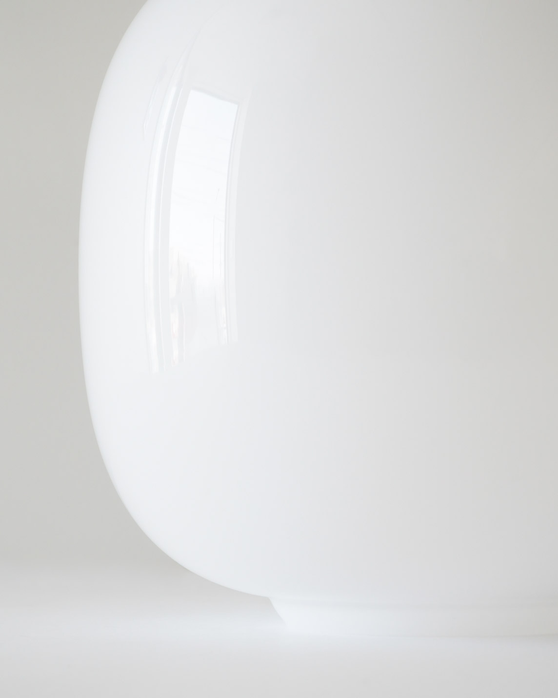 ルイスポールセン（Louis Poulsen）vl45ラジオハウスペンダントのシェードの素材