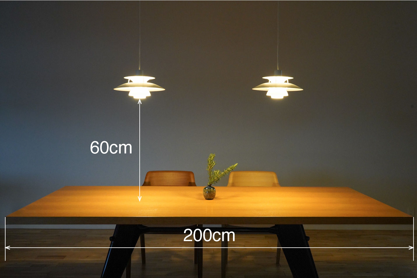 ルイスポールセン(Louis Poulsen)PH5ミニとvitra(ヴィトラ)EMターブルウッドナチュラルオークベニヤ