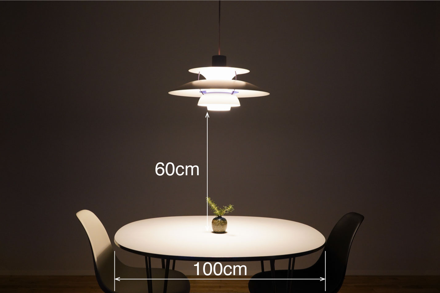 ルイスポールセン(Louis Poulsen)PH5とフリッツ・ハンセン スーパー円テーブルB603