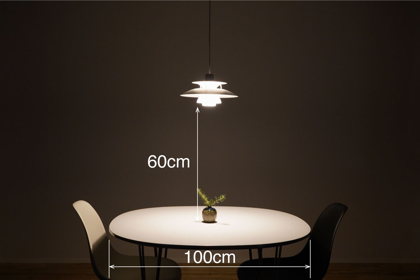 ルイスポールセン(Louis Poulsen)PH5ミニとフリッツ・ハンセン スーパー円テーブルB603