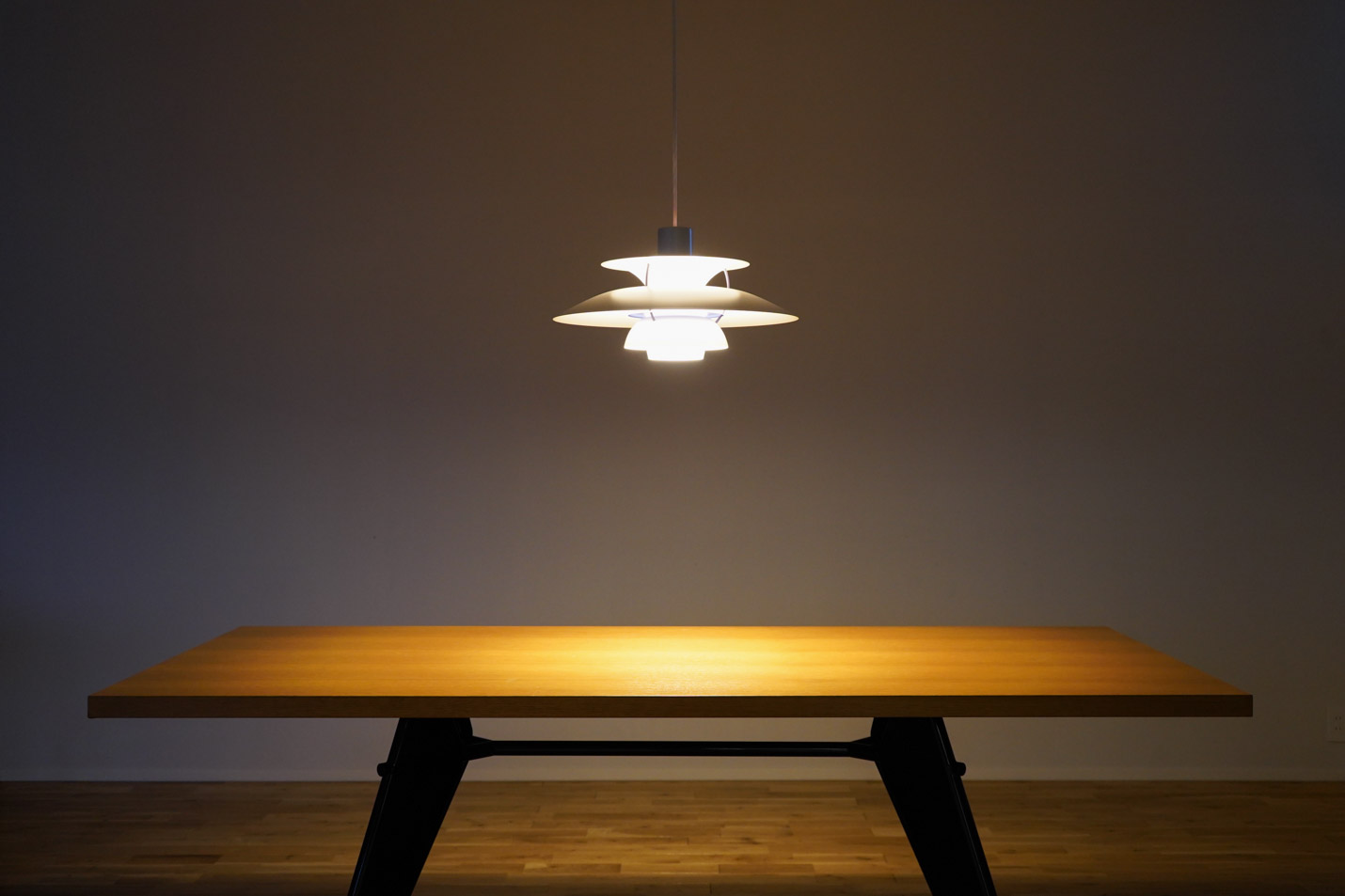 ルイスポールセン（Louis Poulsen）ペンダントライトPH5の明るさ