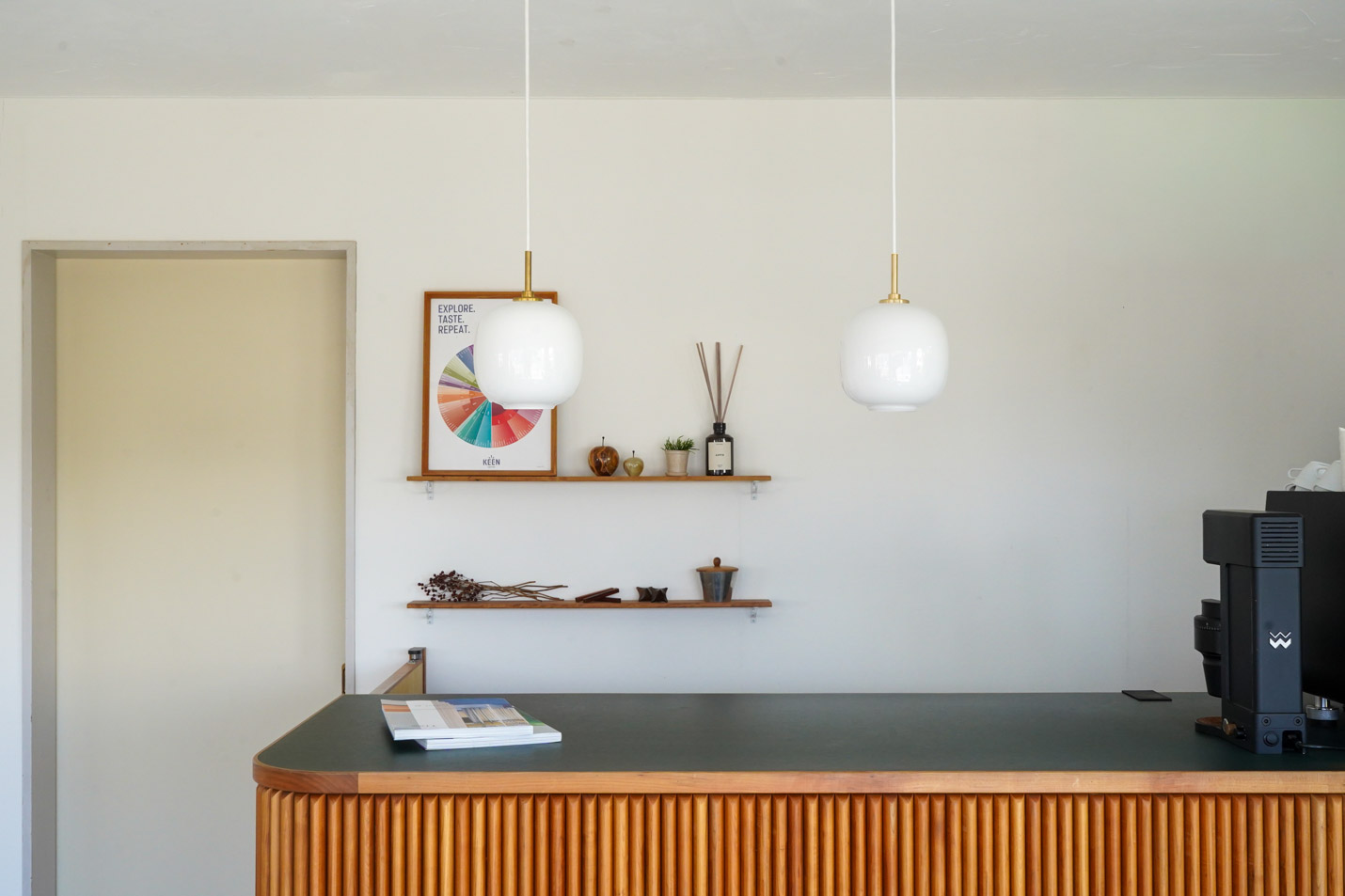 ルイスポールセン（louispoulsen）VL45ラジオハウスペンダントシーン