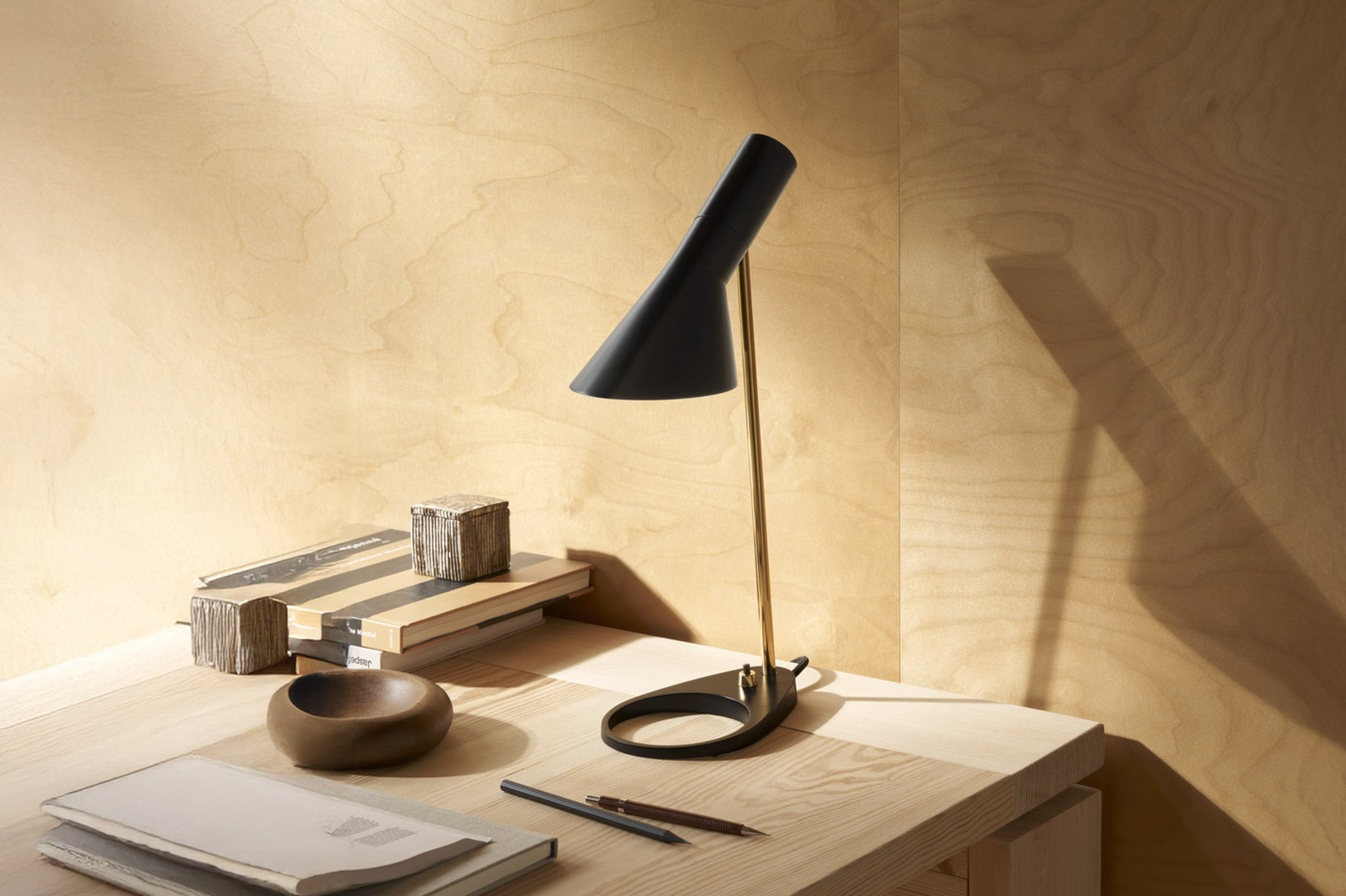 ルイスポールセン(Louis Poulsen)AJミニテーブル真鍮ポリッシュ