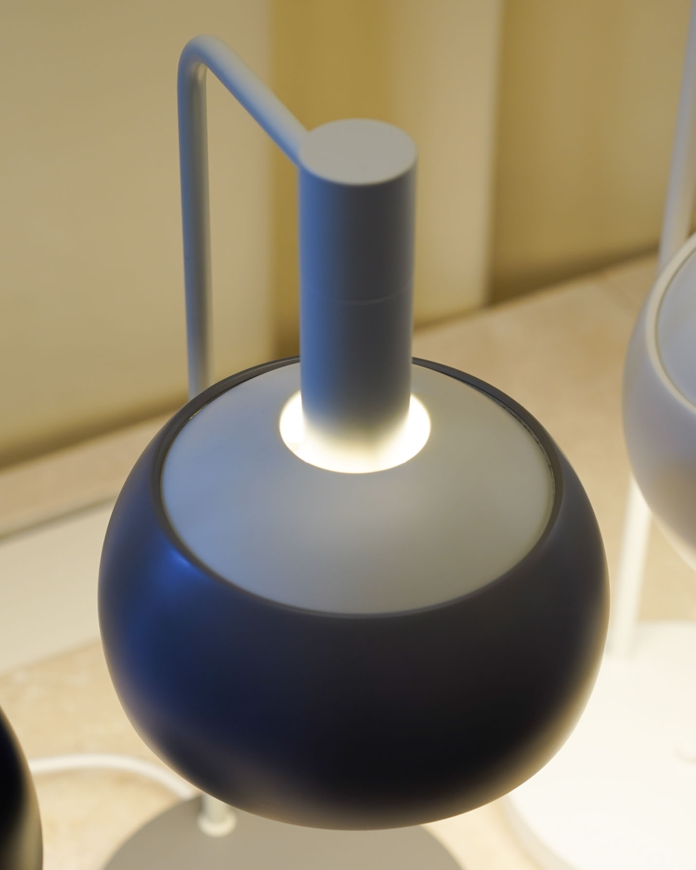 ルイスポールセン（Louis Poulsen）FJエレメンツ テーブルランプ ホワイト