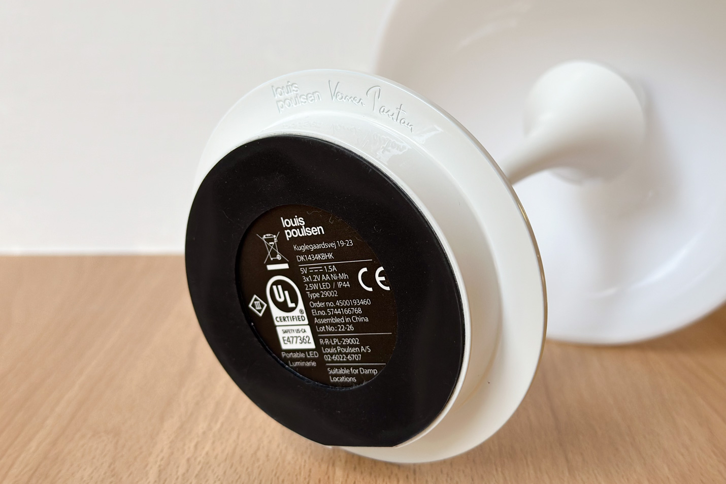 ルイスポールセン（Louis Poulsen）パンテラ ポータブル V2 / オパール・ホワイト