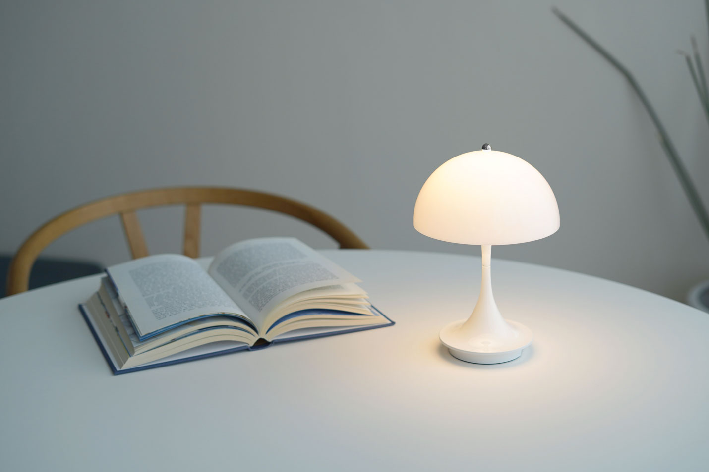 ルイスポールセン(Louis Poulsen)パンテラ ポータブル V3 / オパール・ホワイト