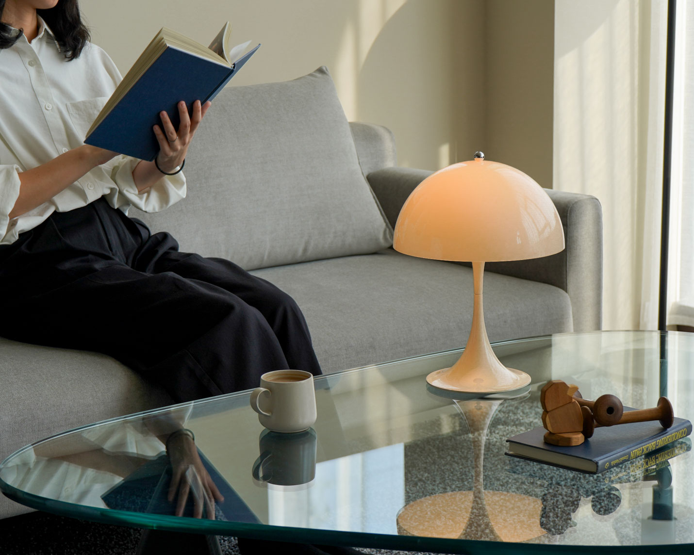 ルイスポールセン（Louis Poulsen）パンテラ 250 ポータブル / オパール・ベージュ