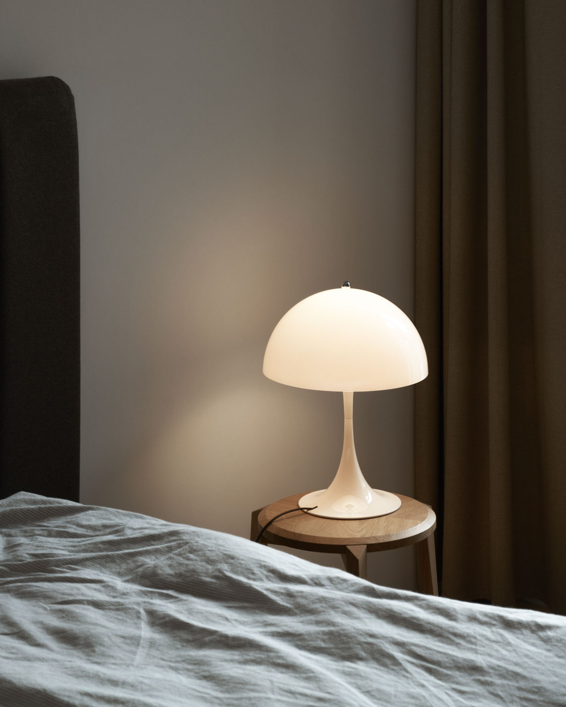 ルイスポールセン（Louis Poulsen）パンテラ 320 テーブルランプ / オパール・ホワイト