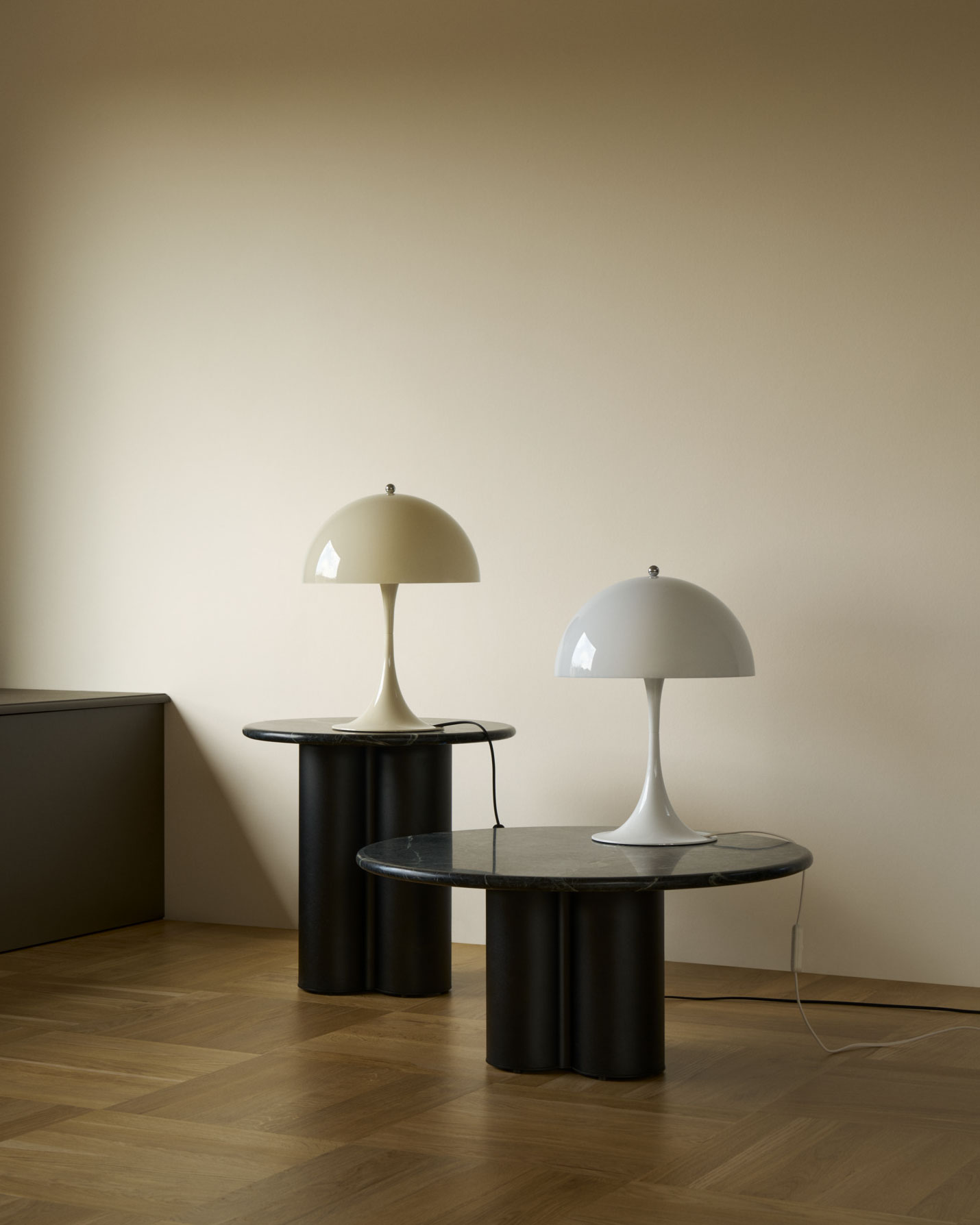 ルイスポールセン（Louis Poulsen）パンテラ 320 テーブルランプ / オパール・ベージュ