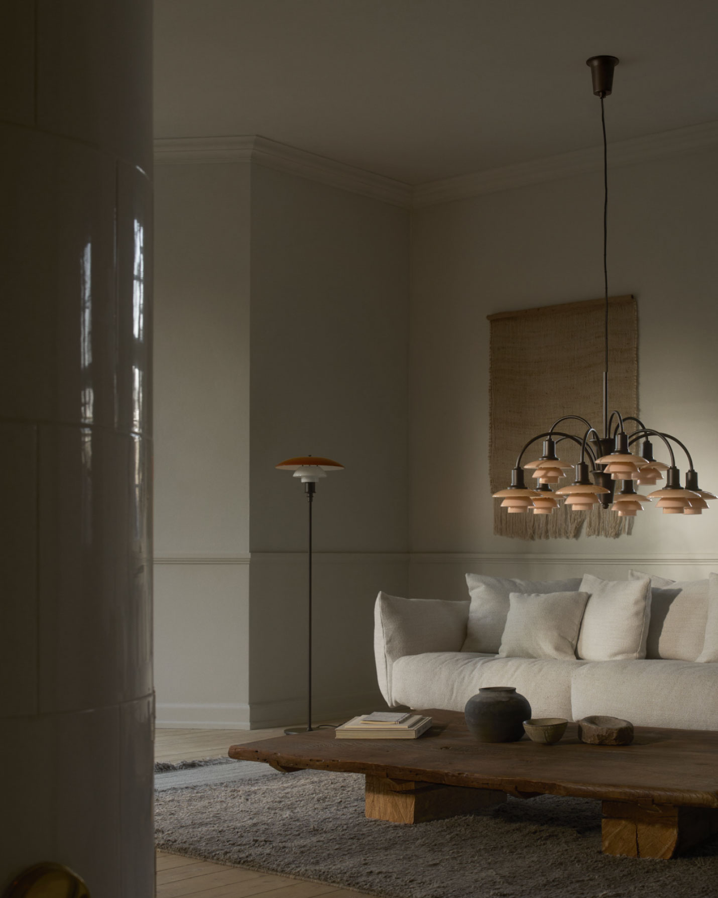 ルイスポールセン（Louis Poulsen） PH 3 1/2-2 1/2 フロアランプ センテナリー・エディション（CENTENARY EDITION）の点灯シーン