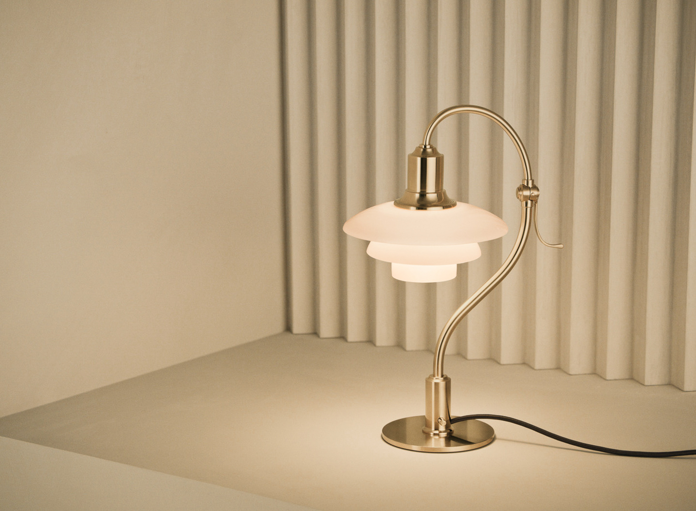 《 200台限定復刻品 》Louis Poulsen（ルイスポールセン）PH 2/2 クエスチョンマークテーブルランプ　真鍮/乳白ガラス