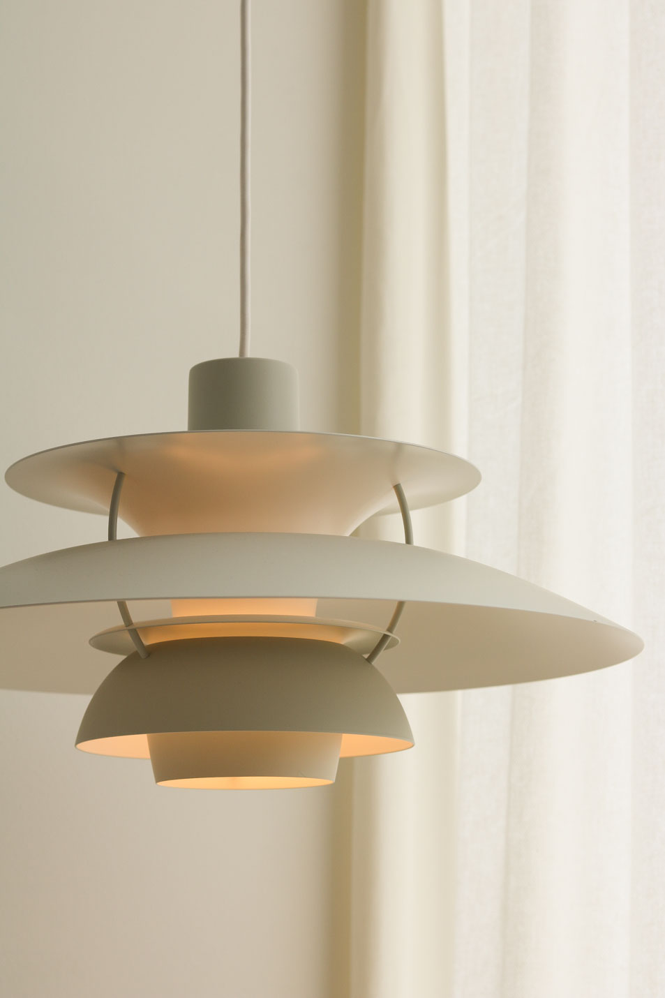 ルイスポールセン（Louis Poulsen） PH5 / モノクローム・ペール・ピューター