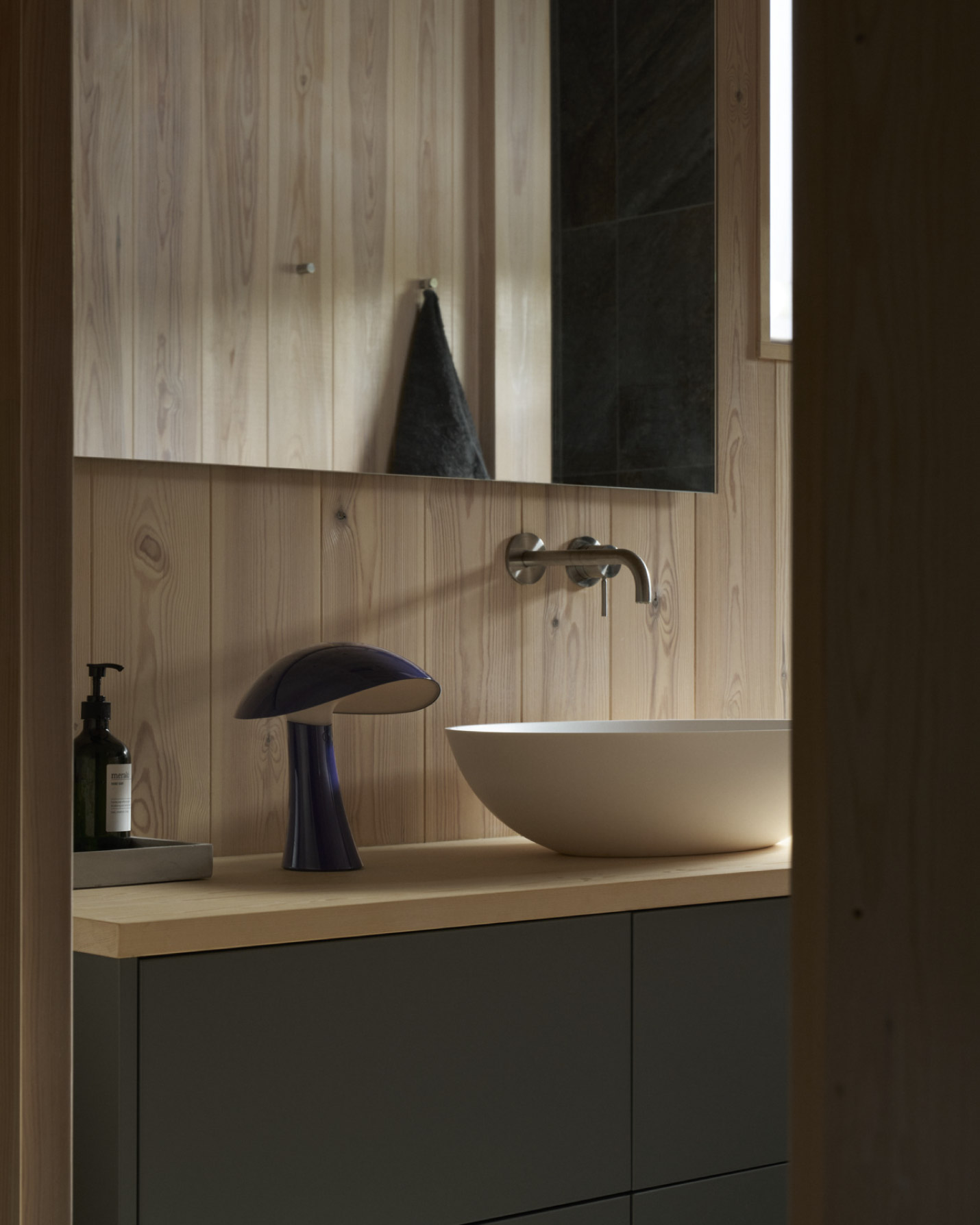 ルイスポールセン（Louis Poulsen）Rumee ポータブル ナイト・ブルー