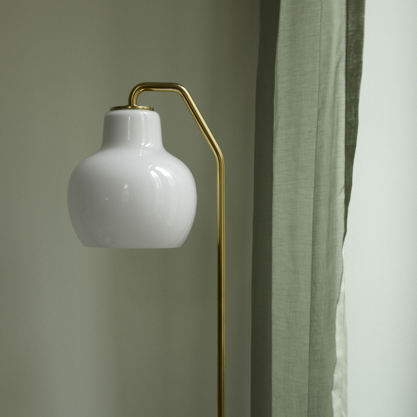 ルイスポールセン（Louis Poulsen）VL リングクラウン フロアランプ