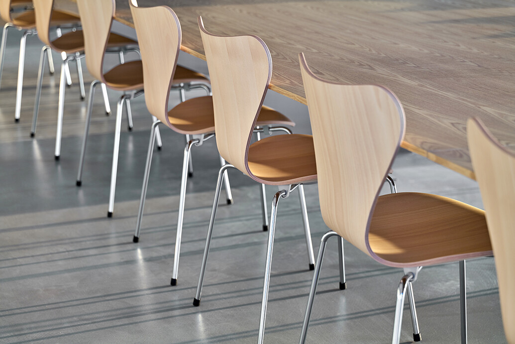 フリッツ・ハンセン(FRITZ HANSEN)の名作セブンチェアの誕生