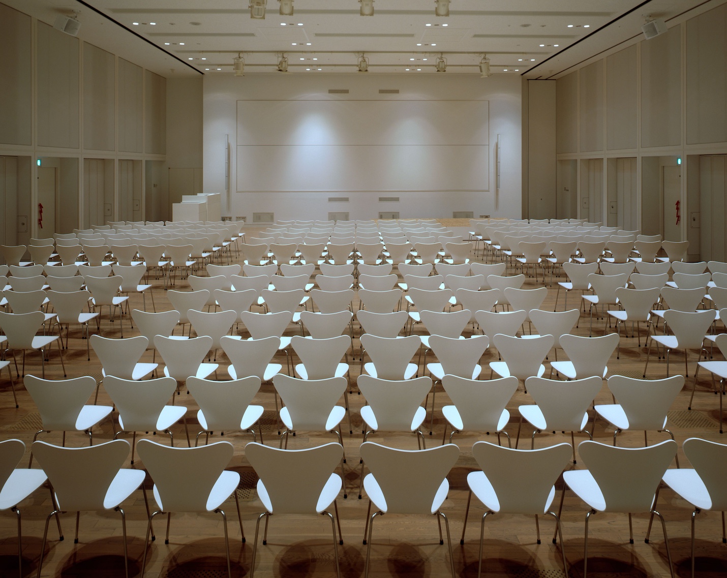 フリッツ・ハンセン（FRITZ HANSEN）世界で選ばれ続ける椅子セブンチェア