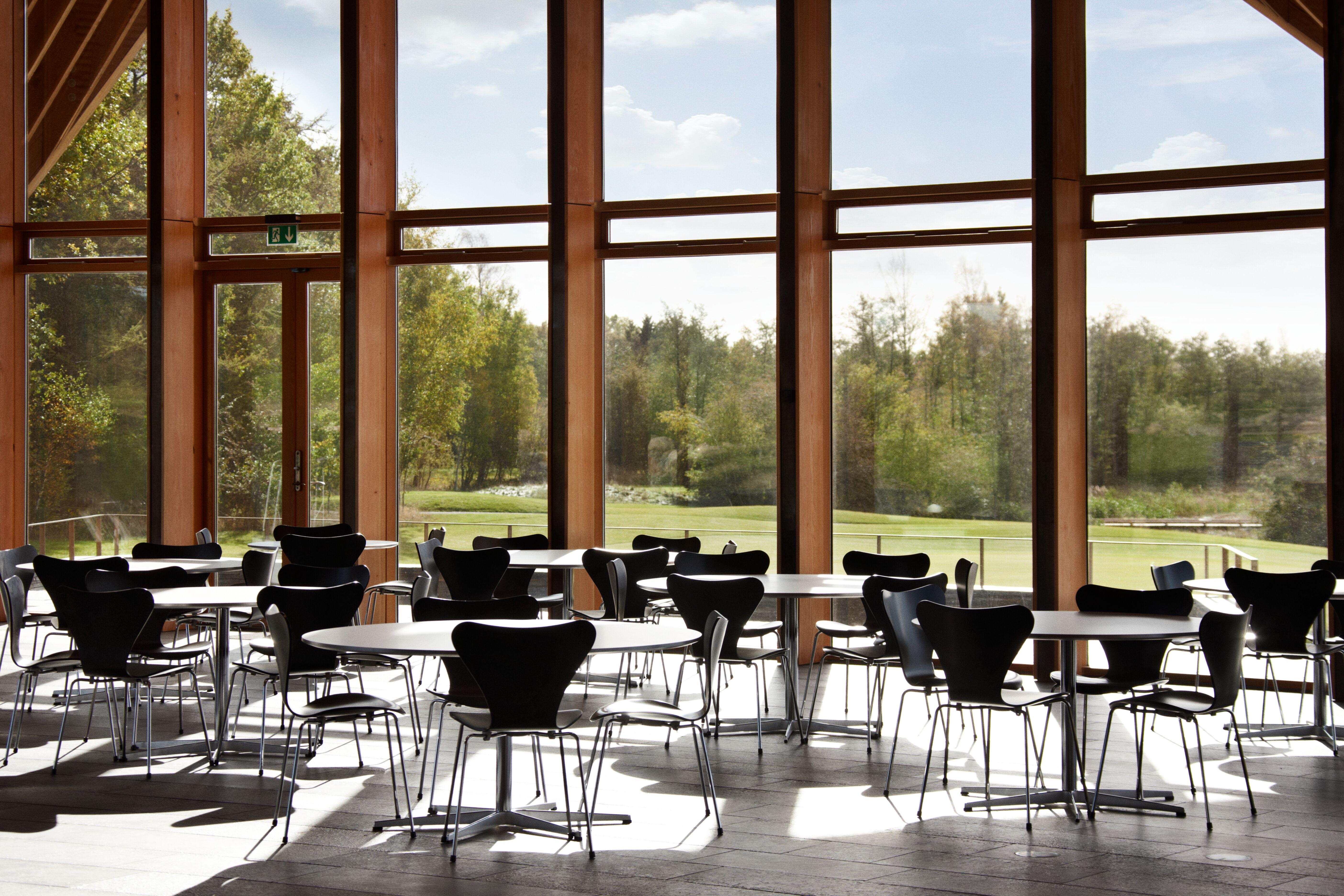 フリッツ・ハンセン（FRITZ HANSEN）セブンチェアがある空間