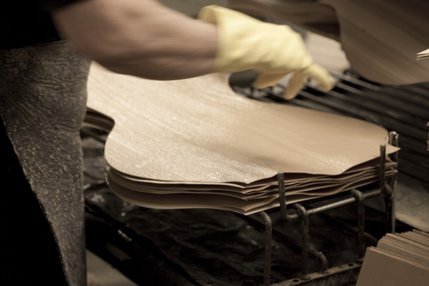 フリッツ・ハンセン（FRITZ HANSEN）セブンチェアの成型合板の構造