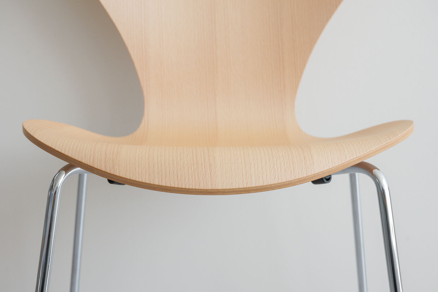 フリッツ・ハンセン（FRITZ HANSEN）セブンチェアの成型合板のカーブ