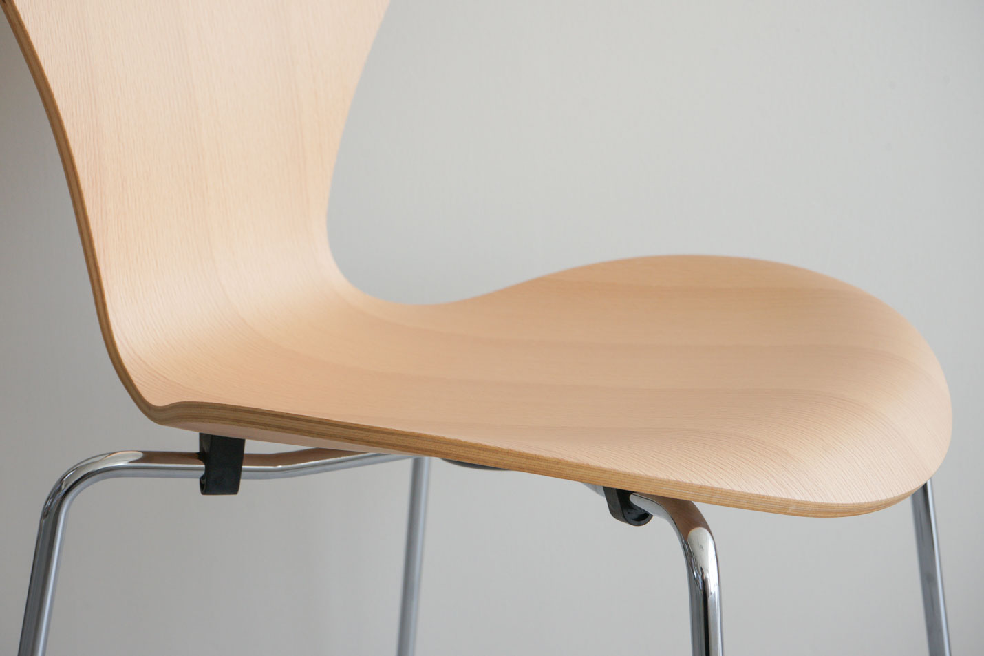 フリッツ・ハンセン（FRITZ HANSEN）セブンチェアの成型合板のカーブ