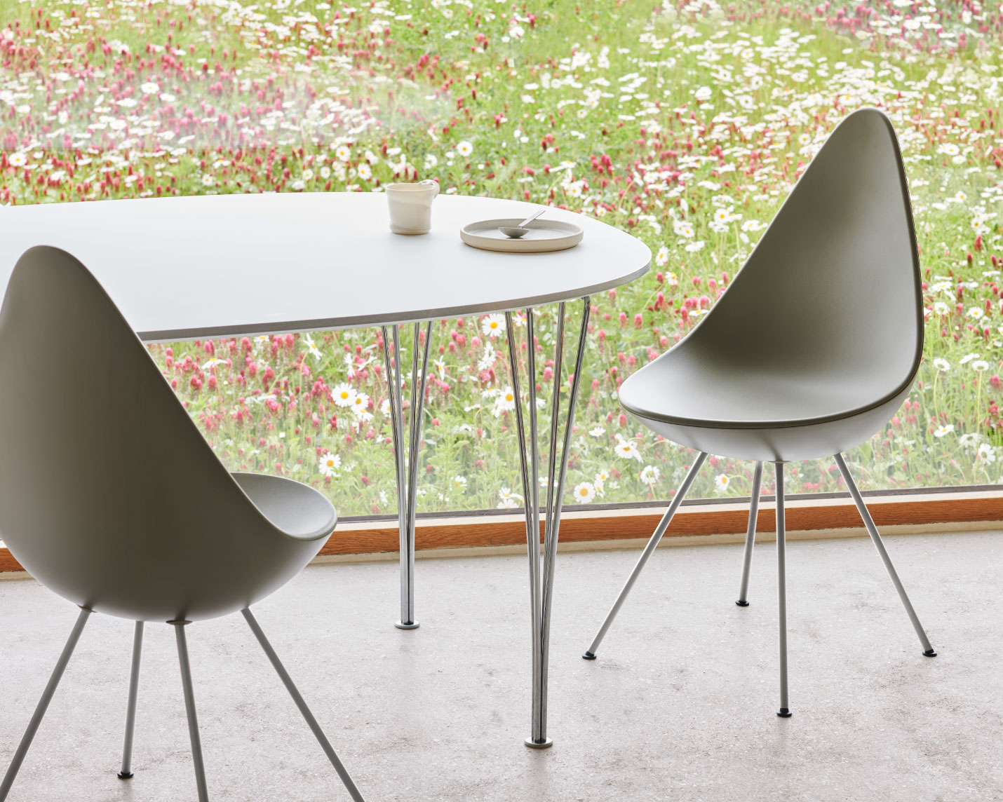 フリッツ・ハンセン（FRITZ HANSEN）スーパー円テーブル楕円テーブルのフェニックスラミネート天板