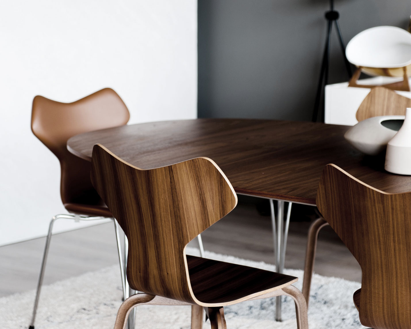 フリッツ・ハンセン（FRITZ HANSEN）スーパー円テーブル楕円テーブルのプライウッド天板