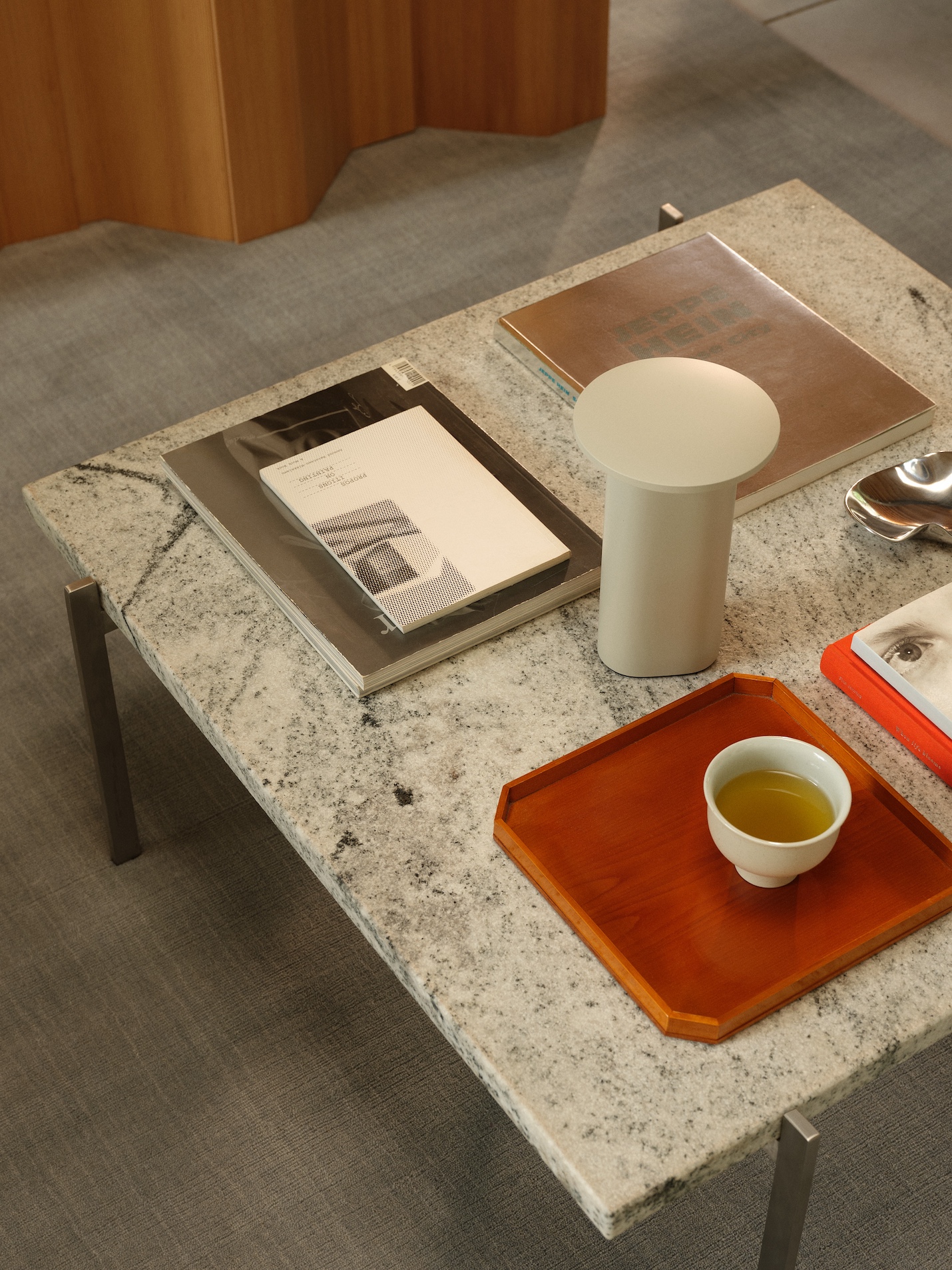 フリッツ・ハンセン(FRITZ HANSEN)PK61 コーヒーテーブル / 御影石(ロール仕上げ) グレーホワイト