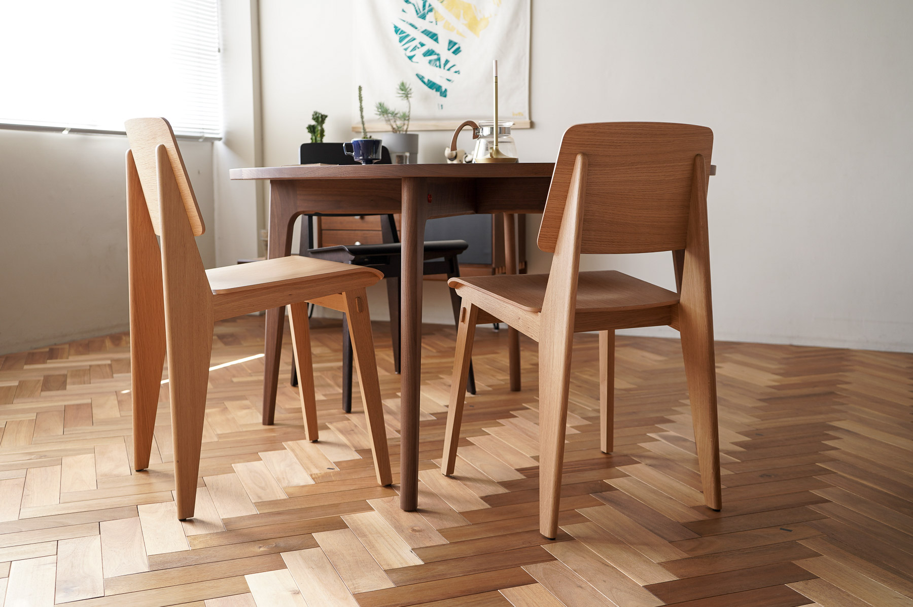 マルニ60のラウンドテーブルとシェーズトゥボワ